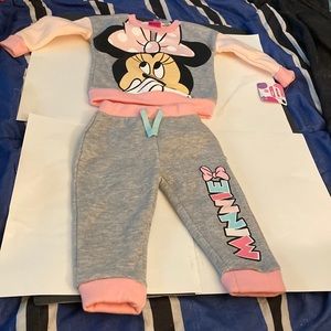 Disney Baby girls Minnie Mouse sweatsuit, multicolored. New with tags, size 18M.